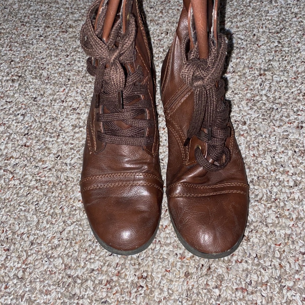 BROWN COMBAT BOOTS